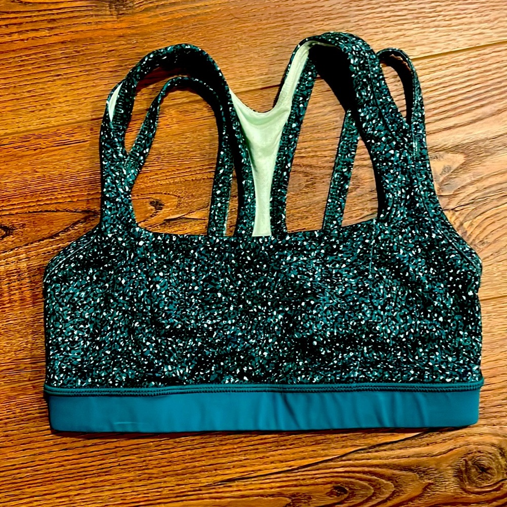 Lululemon sports bra